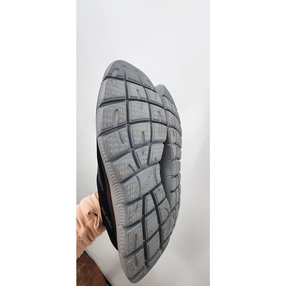 New NWOB Men's Skechers Slip Ins Air Cooled Memory Foam Black Sneakers Size 9 - Picture 5 of 7